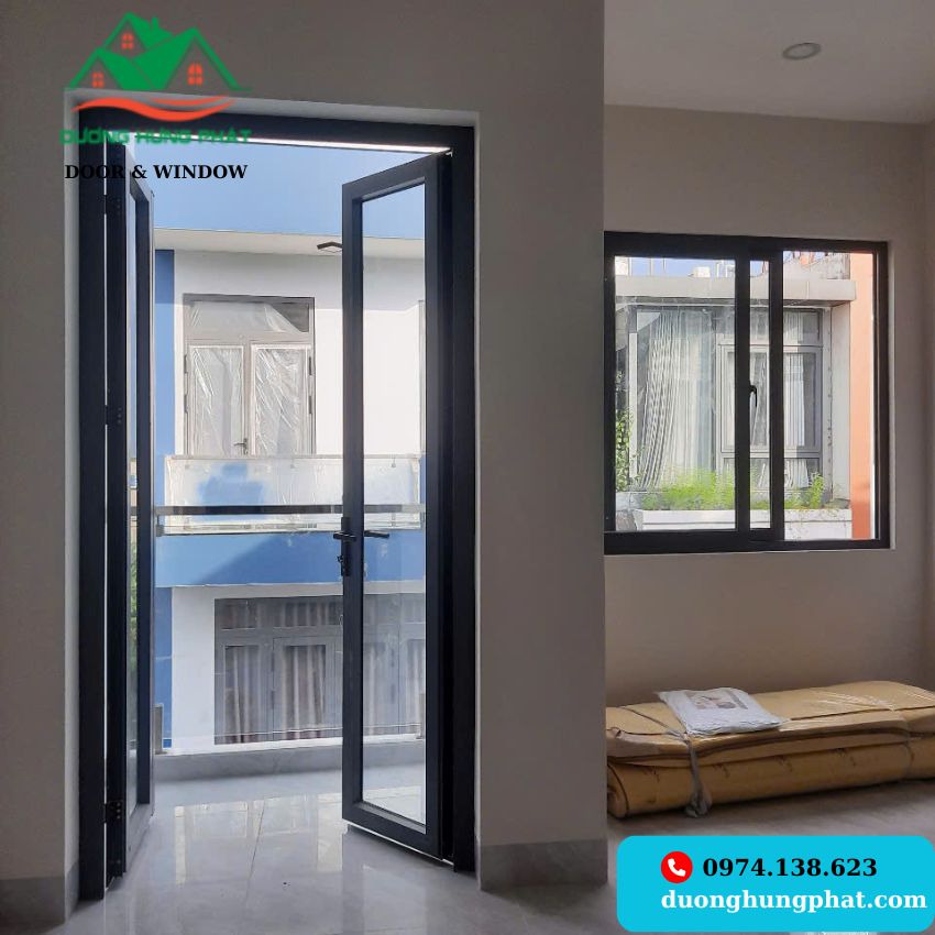 cửa đi mở quay 2 cánh quận 12 TP.HCM